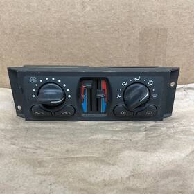 9350703 Chevrolet 2004 2005 Impala A/c Heater Temperature Climate Control Opt Cj3 Oem