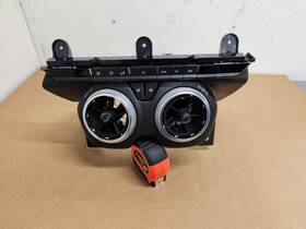 84202648 Gm 2016-2024 Chevrolet Camaro Heater A/c Climate Control Bezel Vents Oem #m730 84202648 Gm 2016-2024 Chevrolet Camaro Heater A/c Climate Control Bezel Vents Oem #m730