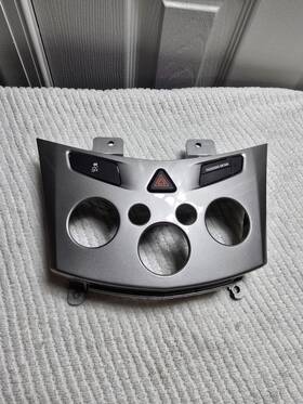 Gm 95016188 2015 Chevrolet Trax Heating Ac Front Center Instrument Control Panel Y