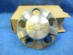 Gm #15731941 Chevrolet Nos Wheel Center Cap Nib 2000-2005 S10 Blazer Sanoma. Fixed Price $50.00.
